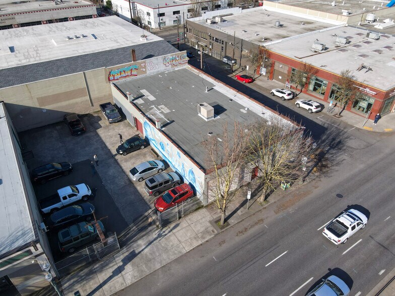 More Photos Of 1305 SE Grand Ave, Portland Storefront For Lease