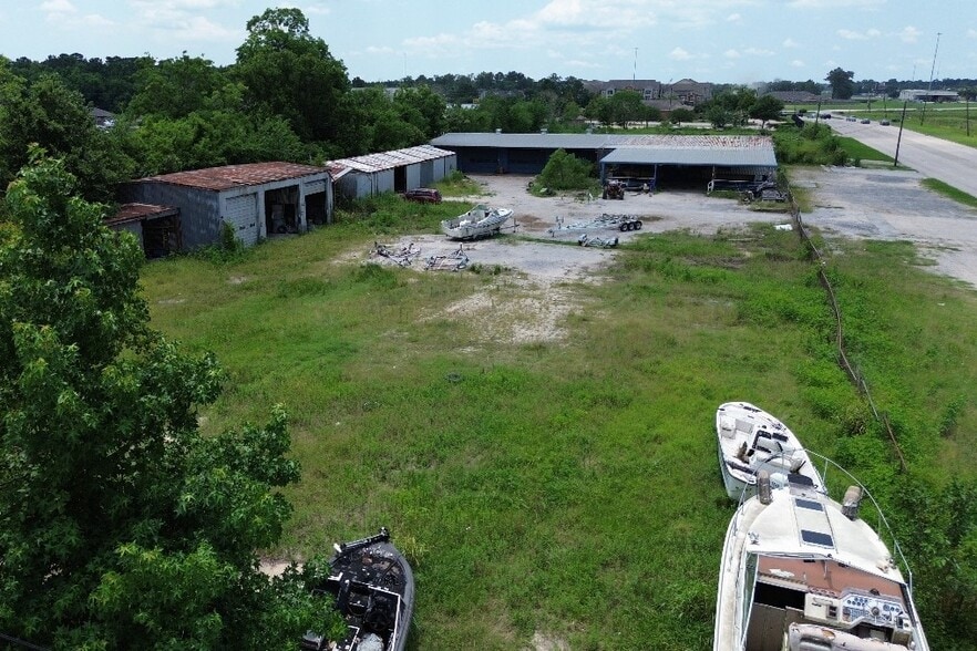 More Photos Of 3999 S 11th St, Beaumont Light Manufacturing For Sale