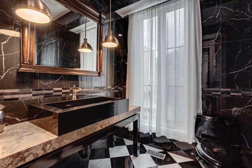 More Photos Of 11833 102 Ave NW, Edmonton Medical For Sale