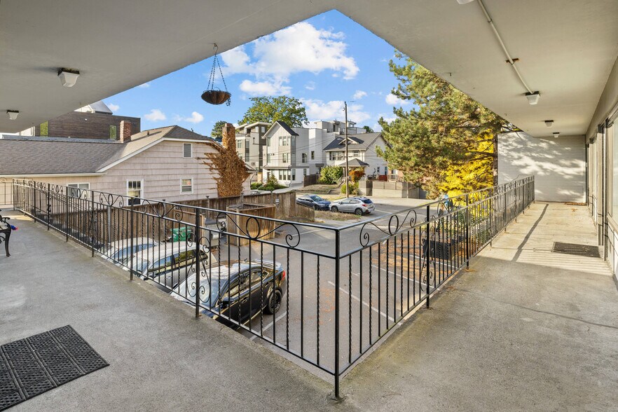 More Photos Of 801 NW 54th St, Seattle Apartments For Sale