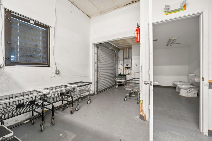 More Photos Of 1212 13th St, Galveston Light Distribution For Lease