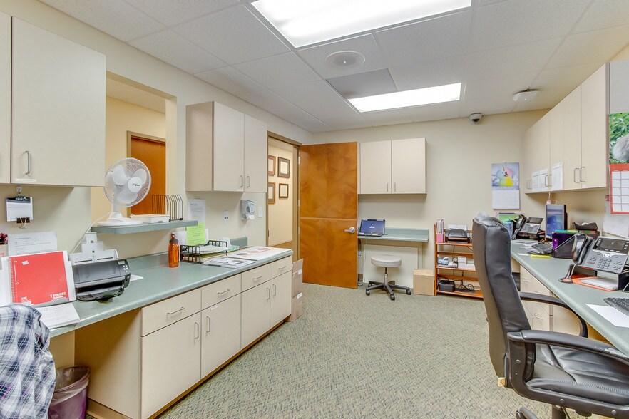 More Photos Of 135 Professional Park Dr, Seneca Healthcare For Lease
