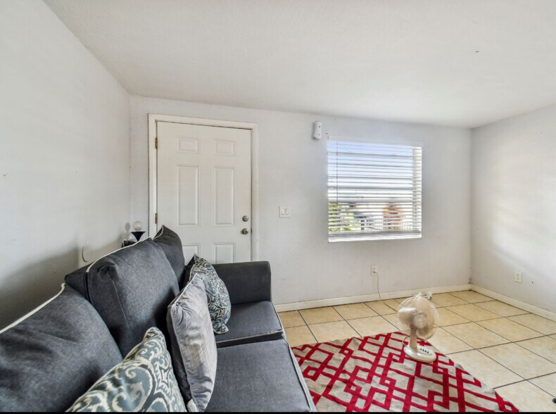 More Photos Of 4507-4517 E Giddens Ave, Tampa Multifamily For Sale