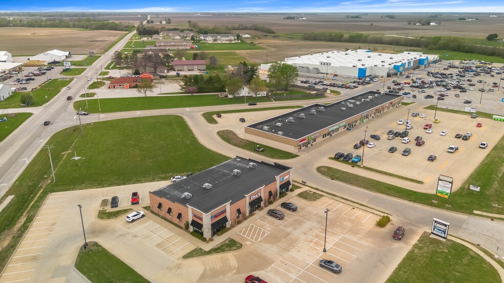 More Photos Of 1510 W Springfield Rd, Taylorville General Retail For Sale