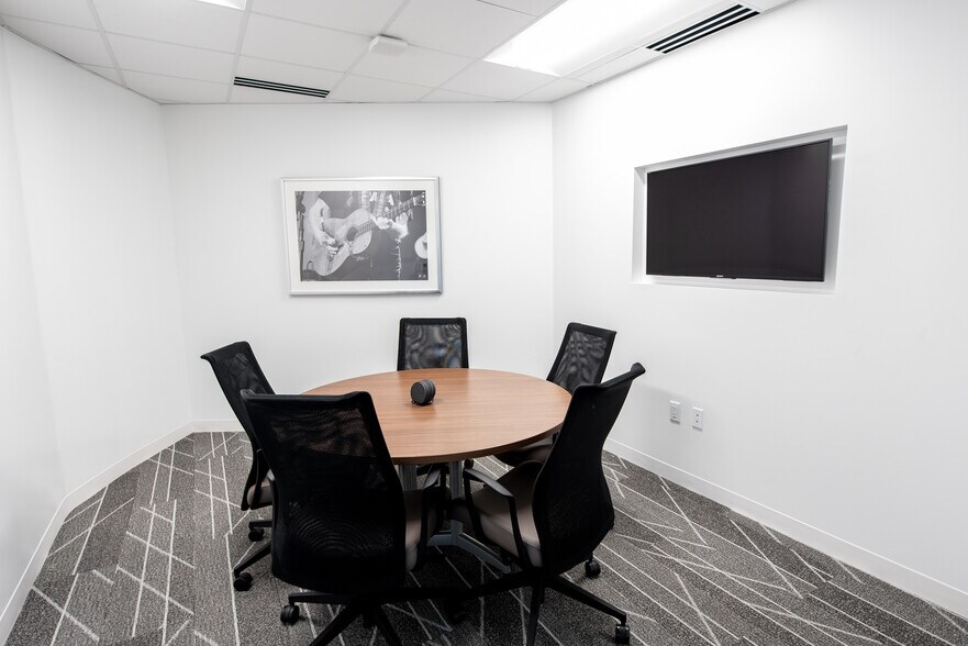 More Photos Of 17250 Dallas Pky, Addison Coworking Space