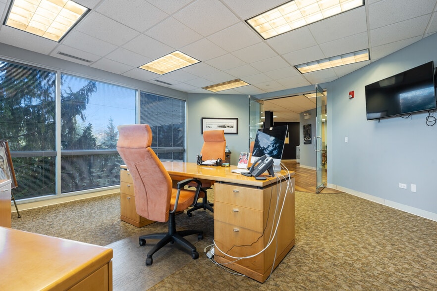 More Photos Of 1 TransAm Plaza Dr, Oakbrook Terrace Office For Sale