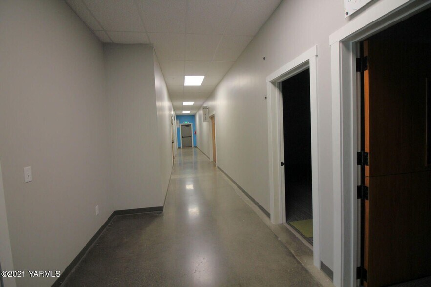 More Photos Of 1710 Gregory Avenue Ext, Sunnyside General Retail For Sale