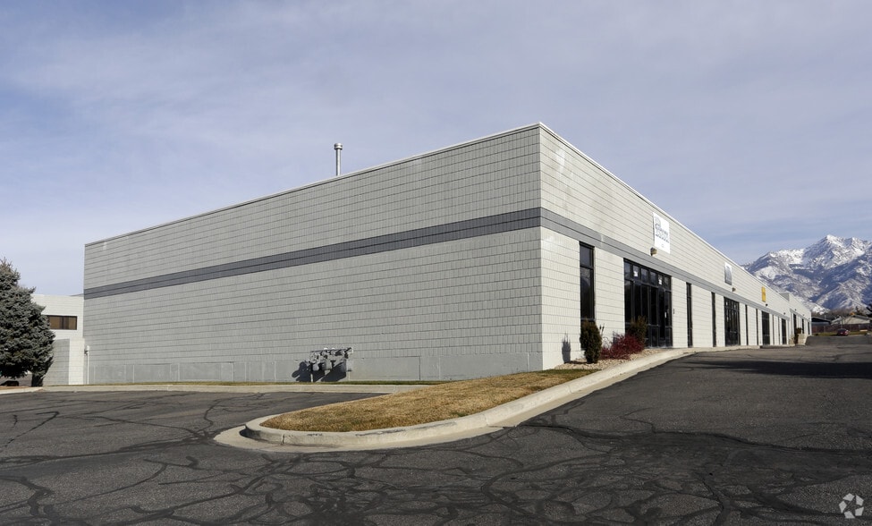 Primary Photo Of 162-204 Cottage Ave, Sandy Light Manufacturing For Lease