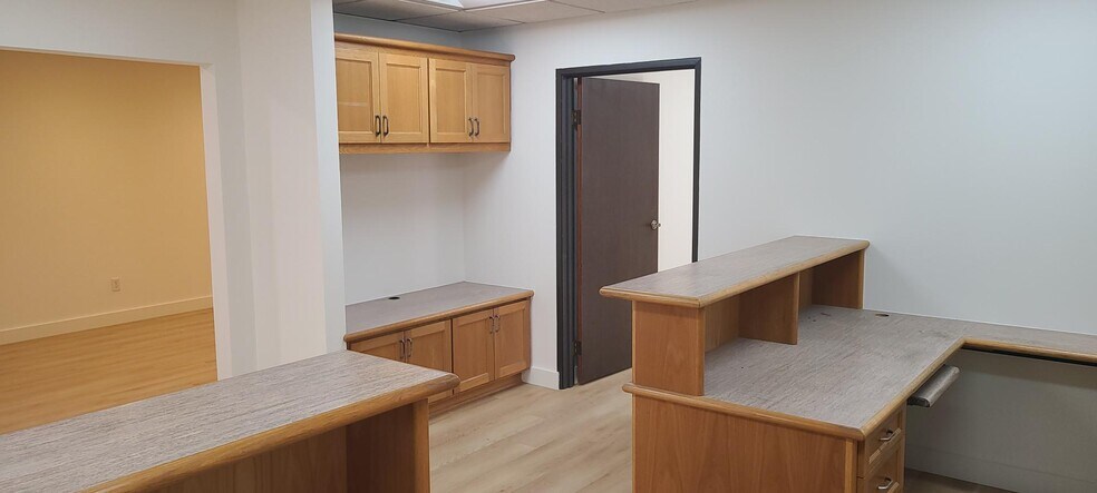 More Photos Of 10615 Chandler Blvd, North Hollywood Industrial For Lease