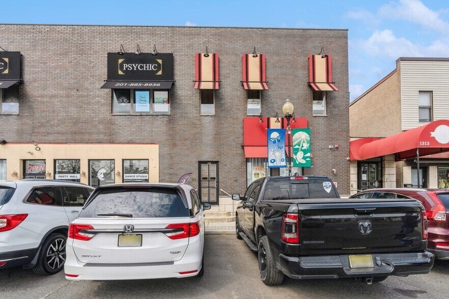 More Photos Of 1309-1313 Paterson Plank Rd, Secaucus Restaurant For Lease