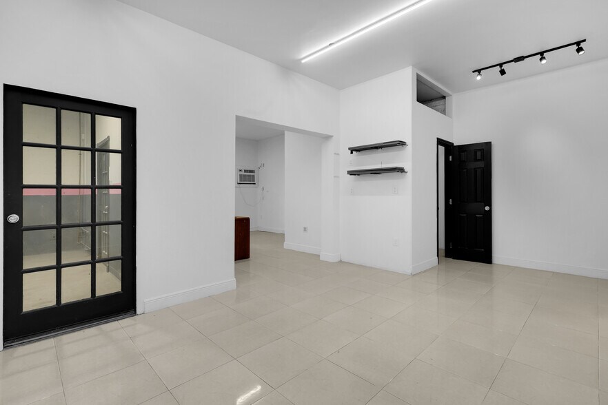 More Photos Of 4725 E 10th Ave, Hialeah Service For Lease