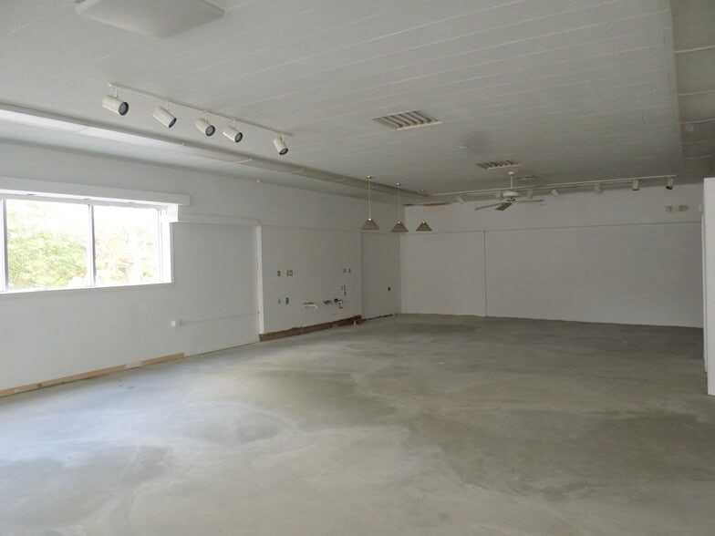 More Photos Of 1231 Whitney Ave, Hamden Storefront For Sale