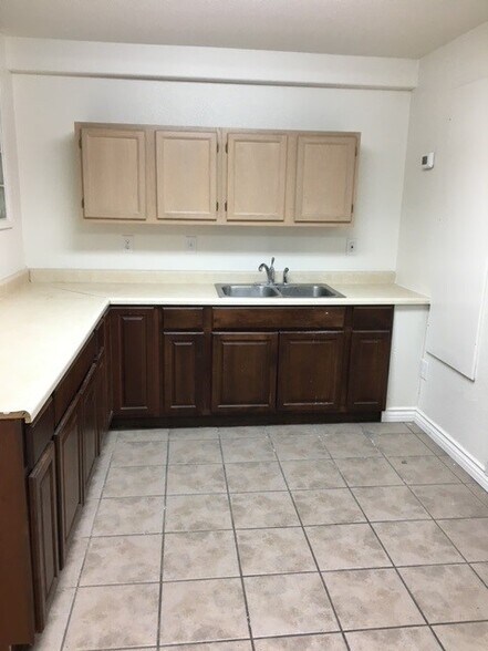 More Photos Of 4045 W Quail Ave, Las Vegas Warehouse For Lease