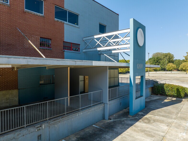 More Photos Of 1200 White St SW, Atlanta Office For Sale