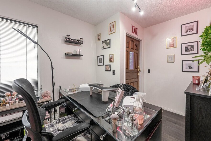 More Photos Of 40585 Big Bear Blvd, Big Bear Lake Office For Sale