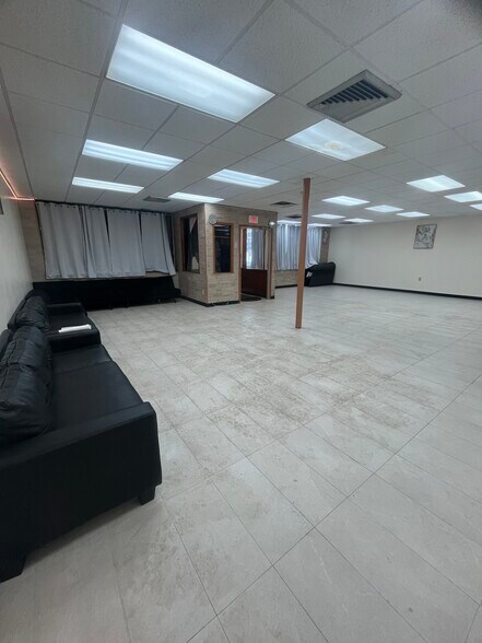 More Photos Of 87 Cleveland Dr, Buffalo Unknown For Lease