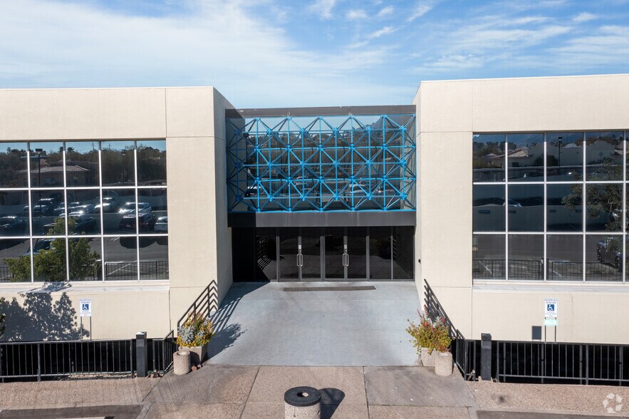 More Photos Of 7400 N Oracle Rd, Tucson Office For Sale