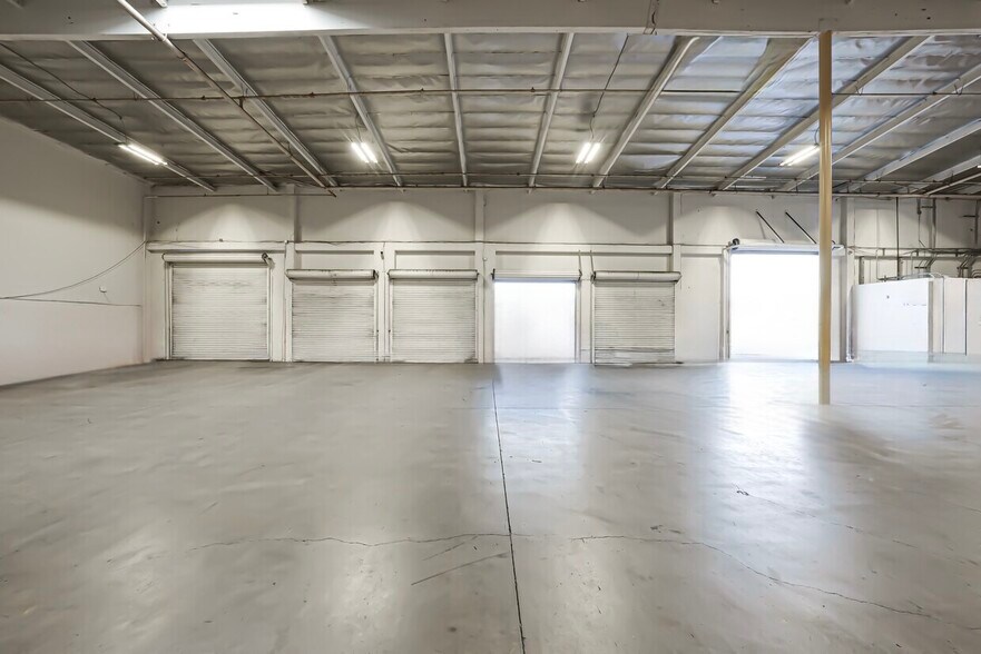 More Photos Of 13360 Molette St, Santa Fe Springs Warehouse For Lease