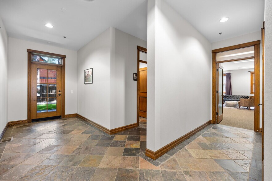 More Photos Of 750 Buckaroo Trl, Sisters Office For Sale