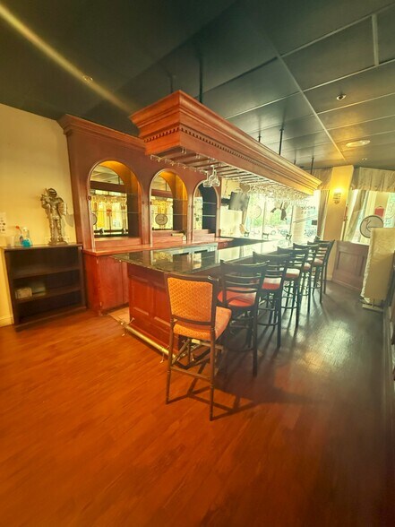 More Photos Of 790 Station St, Herndon Loft Creative Space For Lease