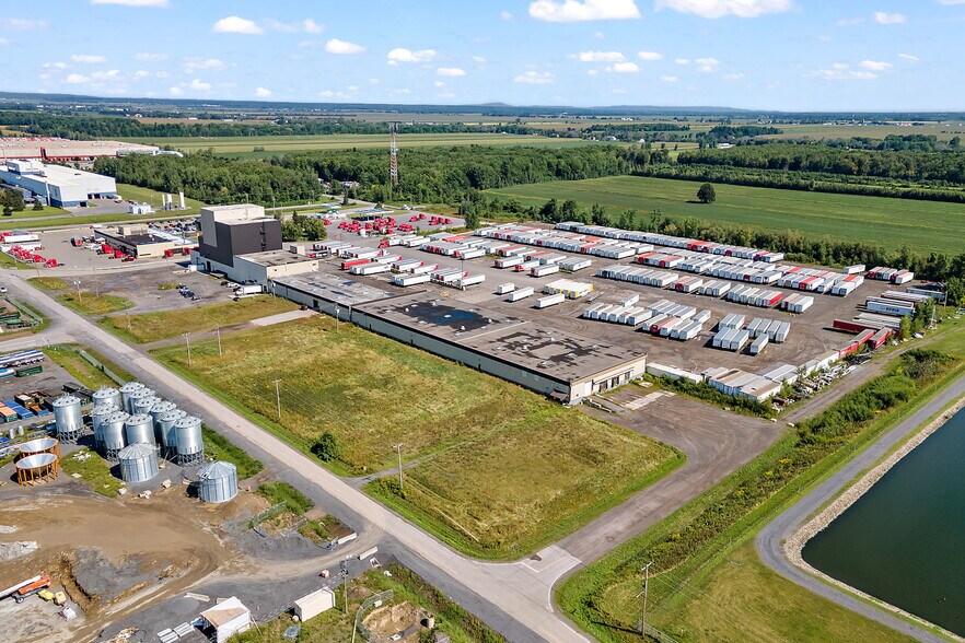 More Photos Of 35-75 Rue De L'acier, Coteau-du-lac Manufacturing For Lease
