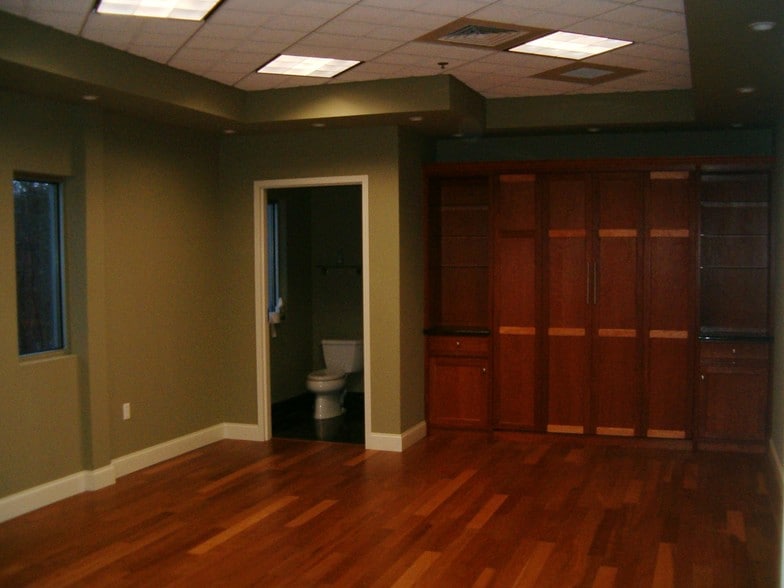 More Photos Of 282 N Broadway, Salem Auto Dealership For Lease