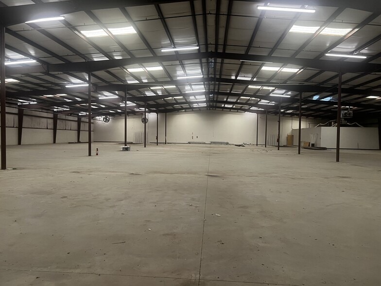 More Photos Of 7003 S Cooper St, Arlington Light Manufacturing For Sale