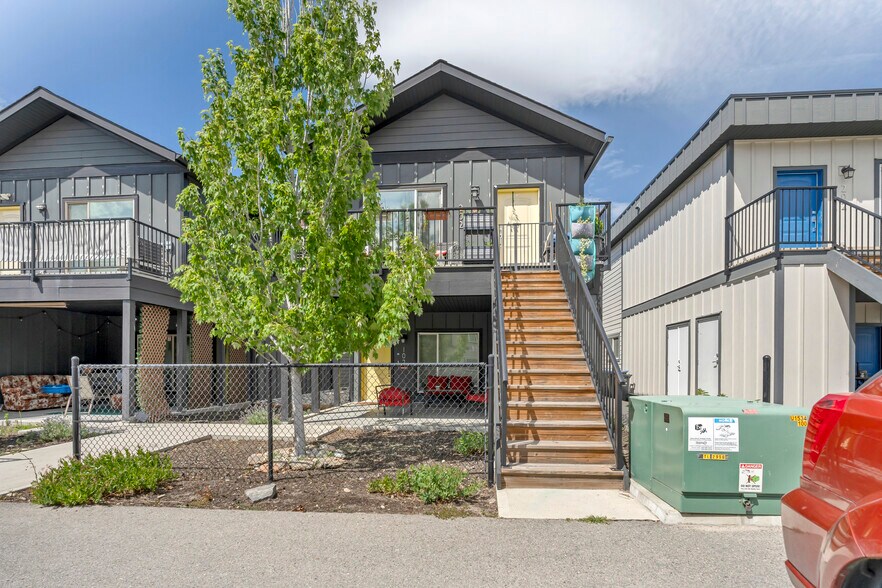 More Photos Of 116 Calgary Av, Penticton Apartments For Sale