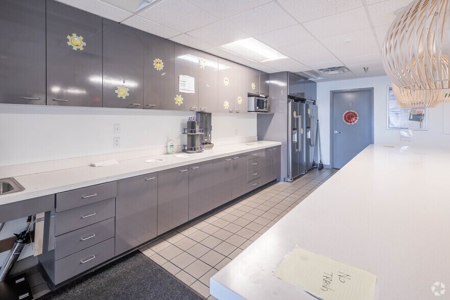 More Photos Of 4636 N Dale Mabry Hwy, Tampa Auto Dealership For Lease