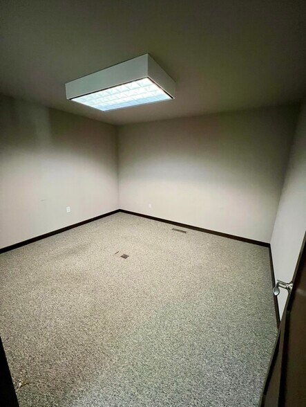 More Photos Of 529 Greene Ave, Green Bay Office For Lease