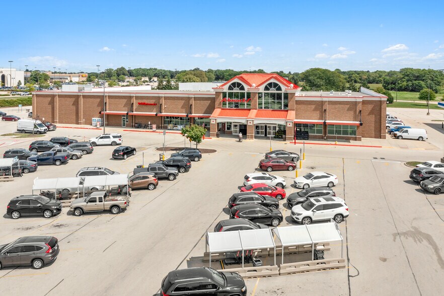 More Photos Of 2206 Barnes Blvd, Rockford Supermarket For Sale