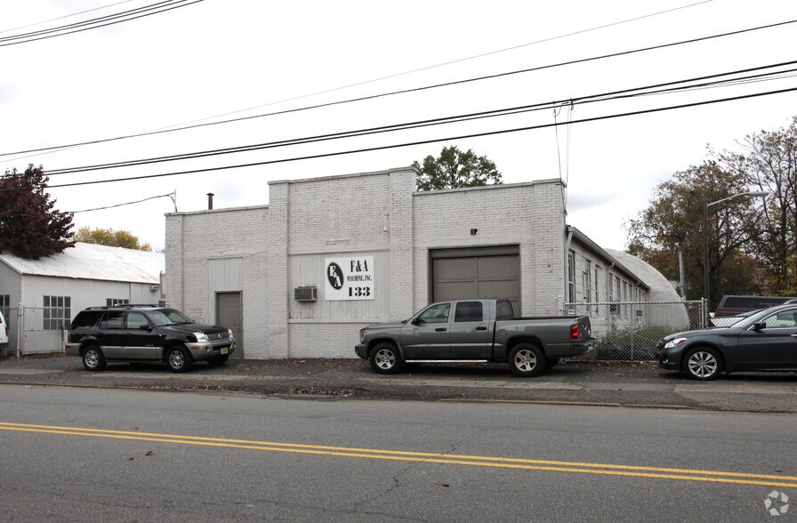 More Photos Of 133 Lincoln Blvd, Middlesex Manufacturing For Lease