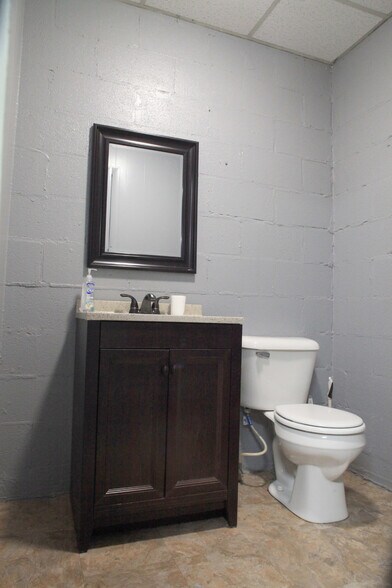 More Photos Of 509 Memorial Blvd, Murfreesboro Freestanding For Lease