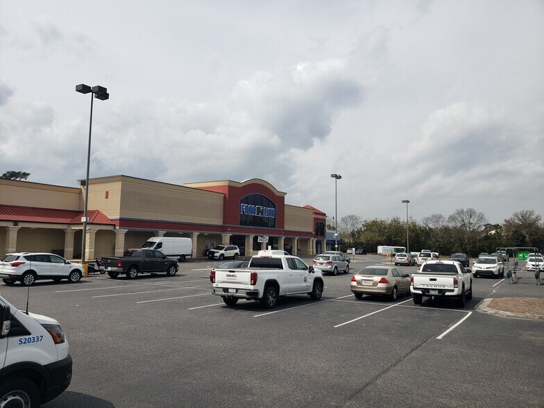 More Photos Of 860 Parris Island Gtwy, Beaufort General Retail For Lease