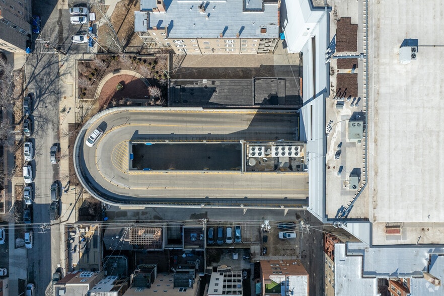 More Photos Of 3030 N Broadway St, Chicago Storefront For Sale