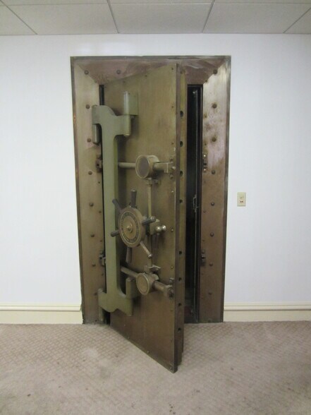 More Photos Of 522 9th St, Huntington Loft Creative Space For Lease