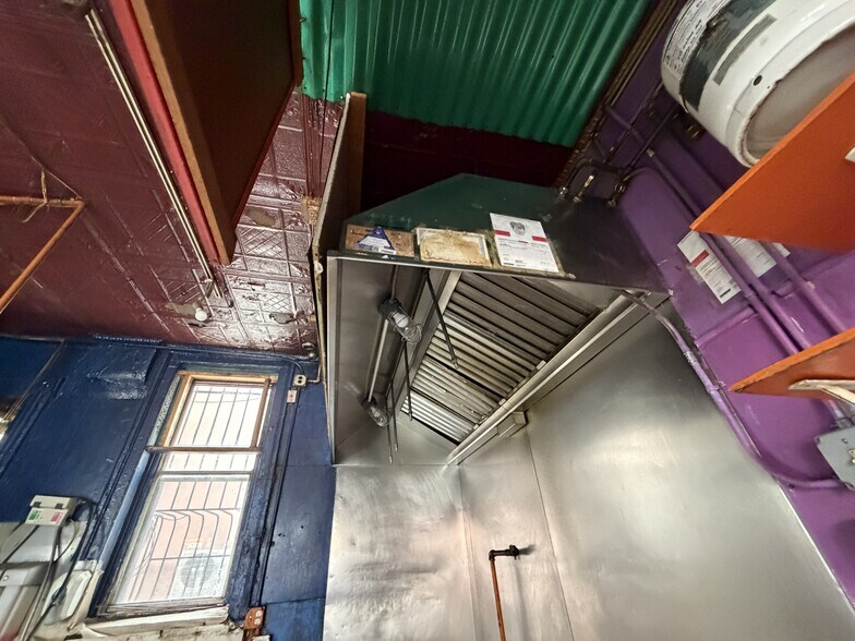 More Photos Of 339 Graham Ave, Brooklyn Storefront Retail Residential For Lease