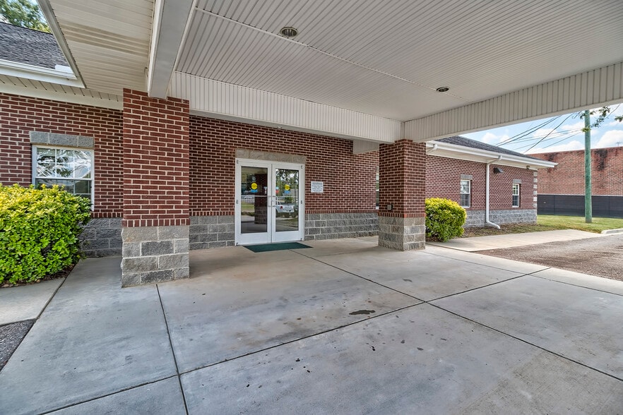 More Photos Of 811 Sunset Blvd, West Columbia Medical For Sale