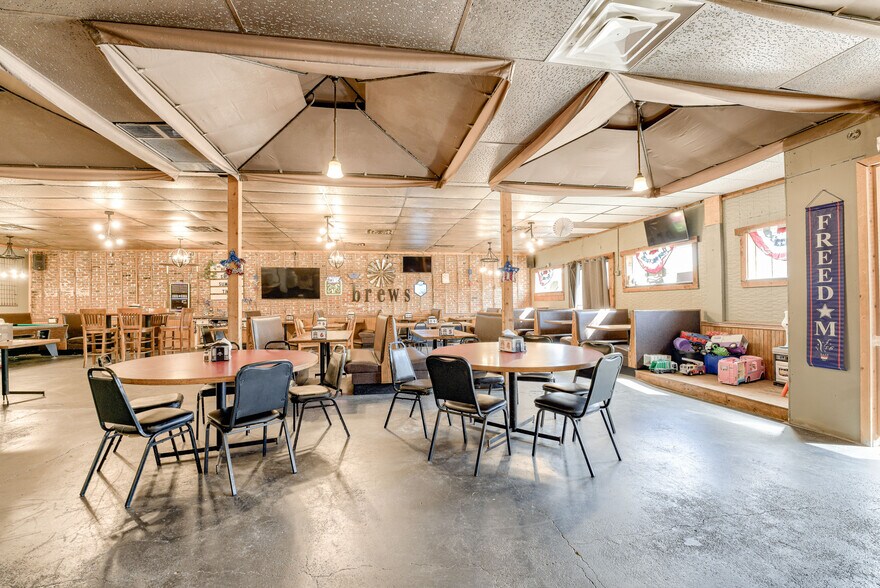 More Photos Of 644 Main St, North Bend Restaurant For Sale