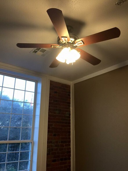 More Photos Of 200 W Main St, Marietta Storefront Retail Residential For Sale