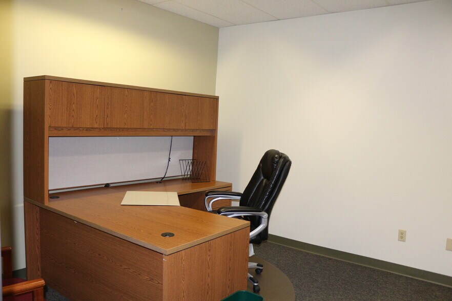 More Photos Of 801 S Durkin Dr, Springfield Office For Sale