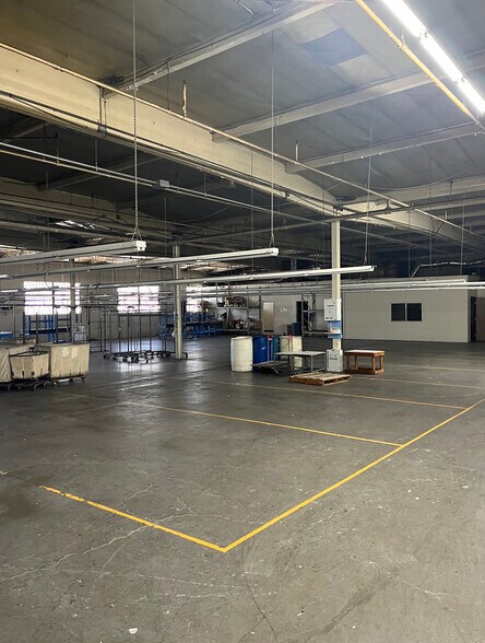 More Photos Of 3660 S Hill St, Los Angeles Manufacturing For Lease