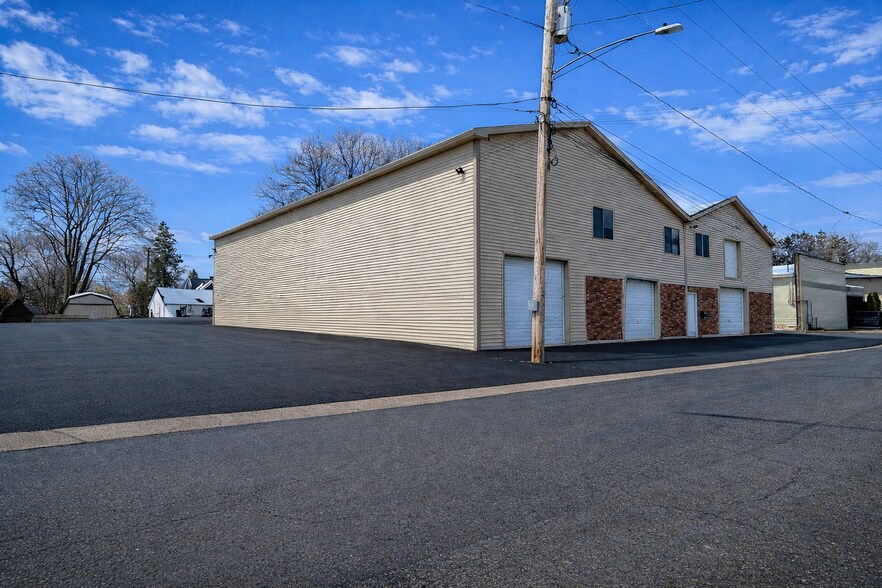More Photos Of 1105 Catalyn St, Schenectady Warehouse For Sale
