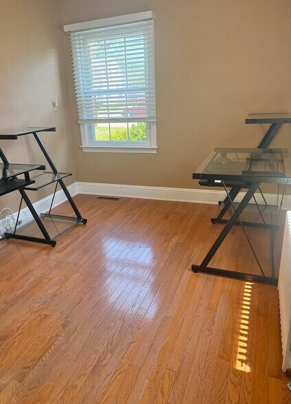 More Photos Of 156 N Ocean Ave, Patchogue Office For Sale