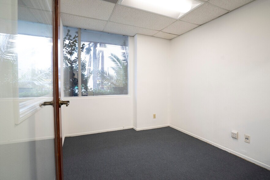 More Photos Of 5435 Cahuenga Blvd, North Hollywood Office For Sale