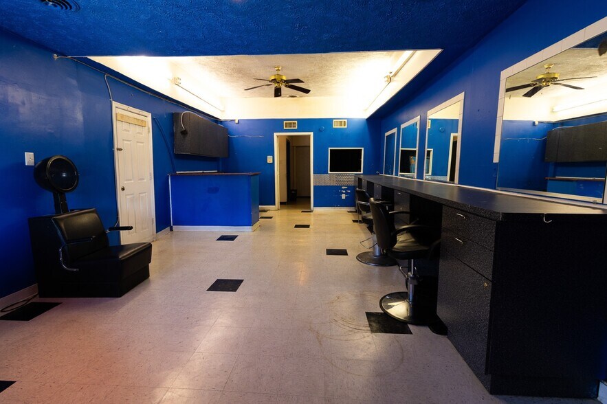 More Photos Of 3019-3023 Meadowbridge Rd, Richmond Storefront Retail Office For Sale