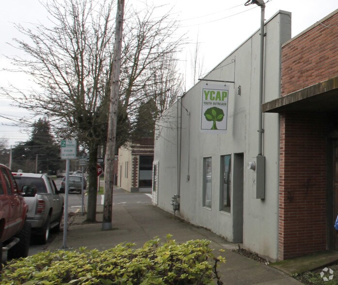 More Photos Of 719 E 1st St, Newberg Storefront For Sale