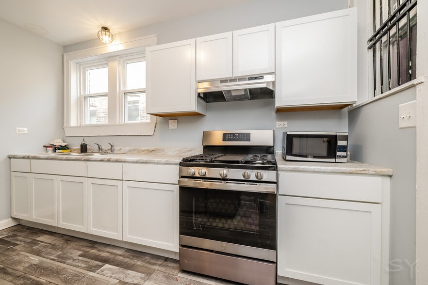 More Photos Of 7751 S Phillips Ave, Chicago Industrial For Sale