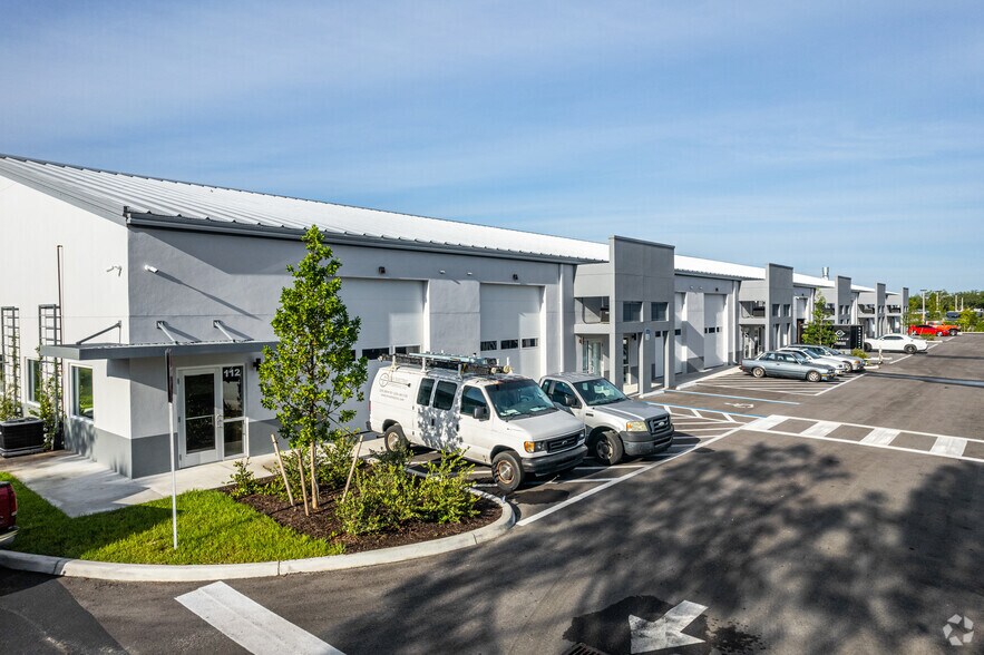 More Photos Of 3939 Tollhouse Dr, Naples Warehouse For Lease