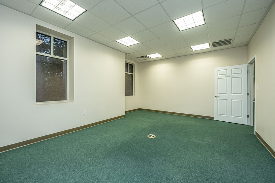More Photos Of 901 Old Trolley Rd, Summerville Medical For Lease